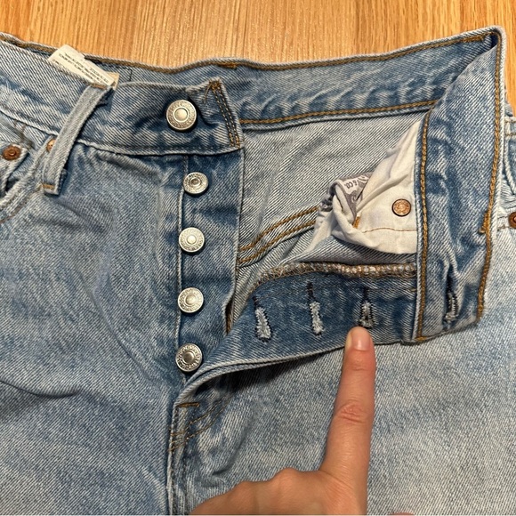 Levi's 501 Women's Blue Denim 24 Waist Cut Off Shorts Frayed Hem Distressed - Picture 2 of 6